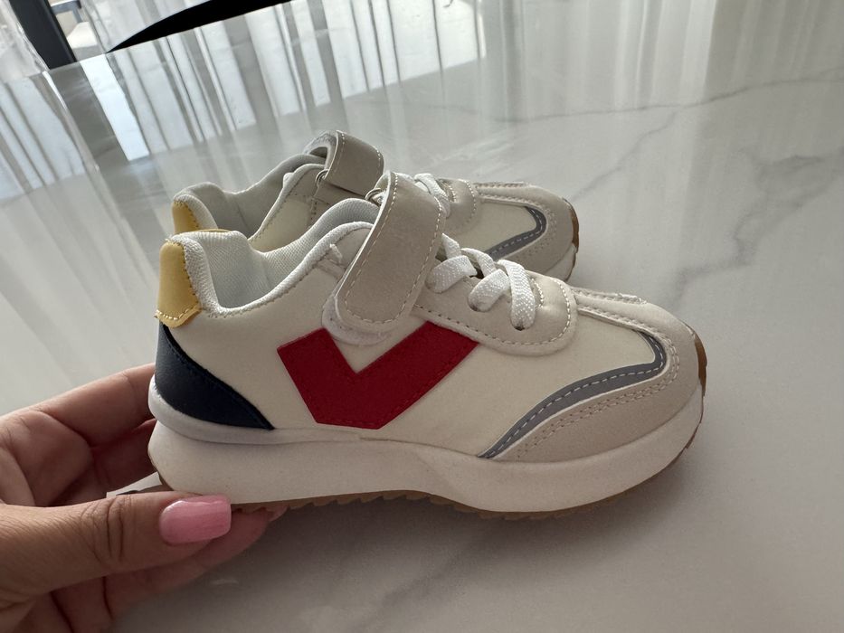 Adidasi cu talpla din spuma