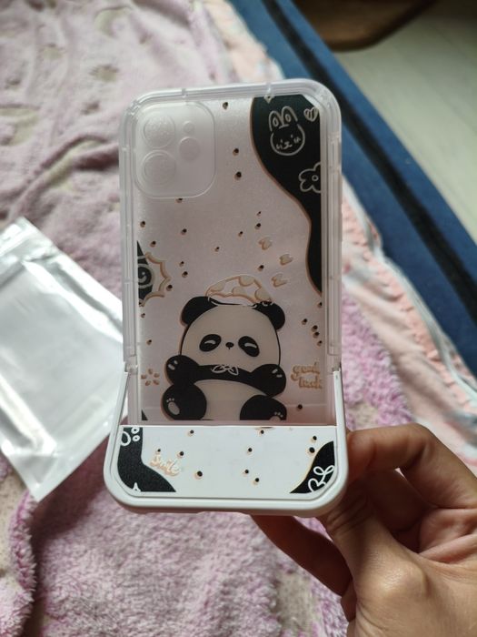 Продам 11 айфон вместе с чехлами