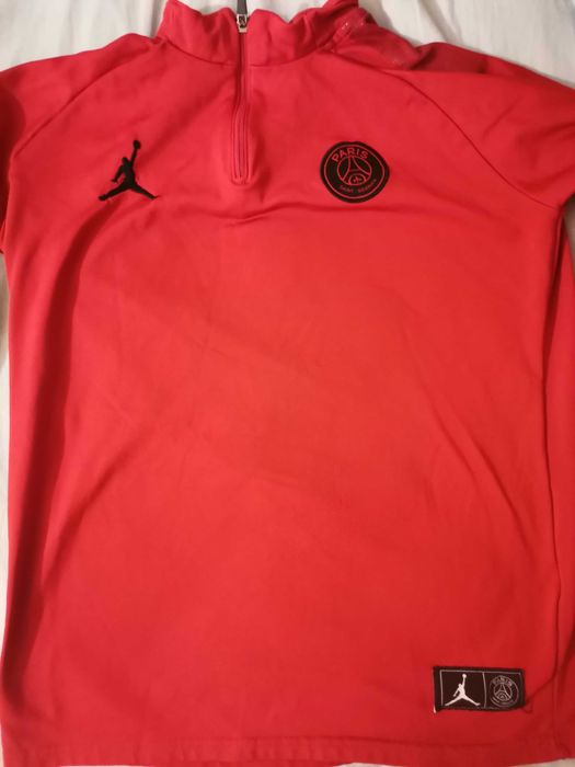 Оригинална горница на Jordan и лого на Paris Saint Germain