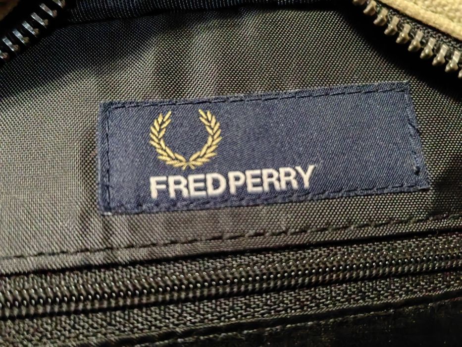 Оригинална мъжка  чанта на FRED PERRY