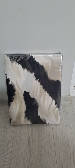 Vând lenjerie pat dublu