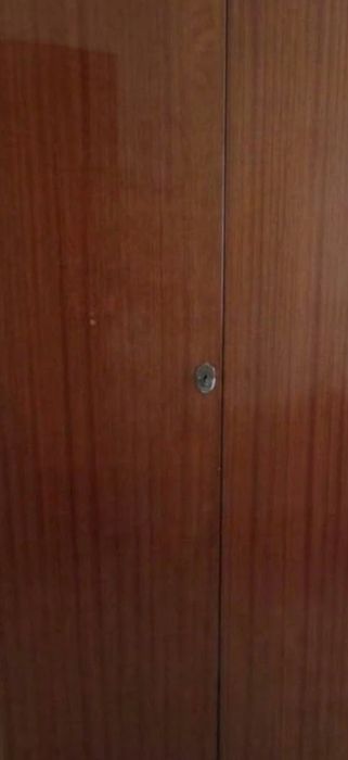 Срочно  трёхстворчатый  шифоньер.