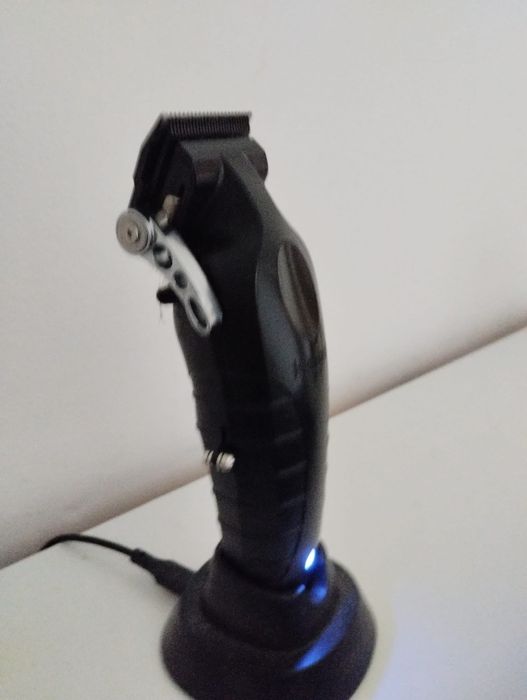 Vând mașină de tuns , folosită foarte puțin.