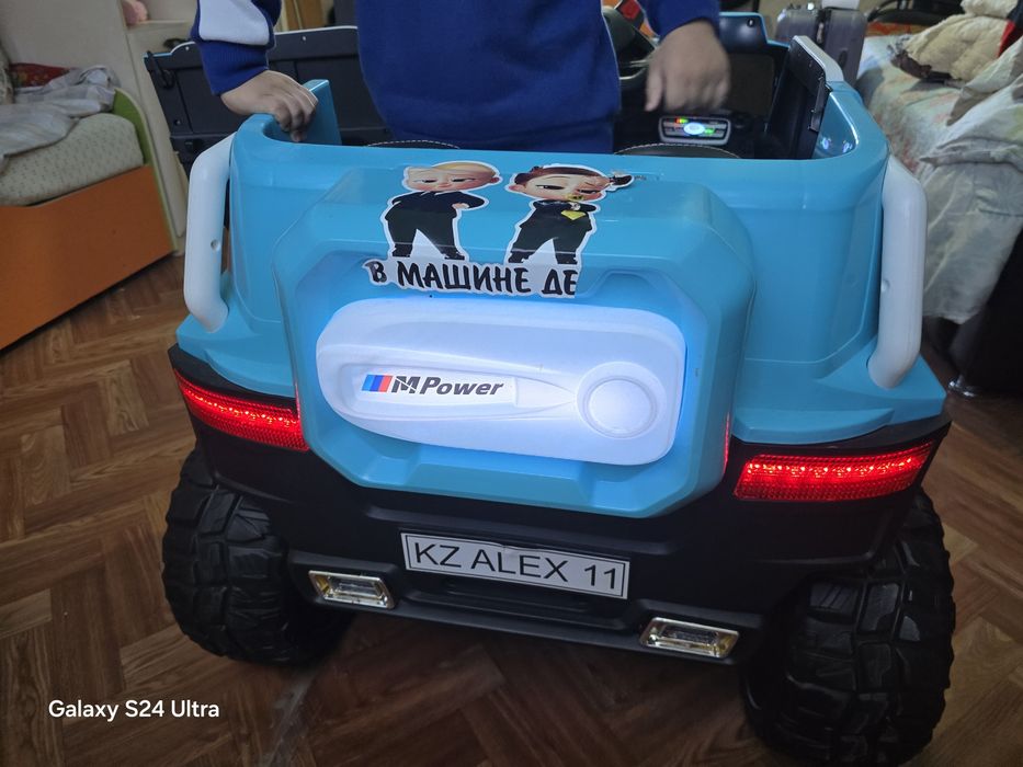 Электромобиль большой