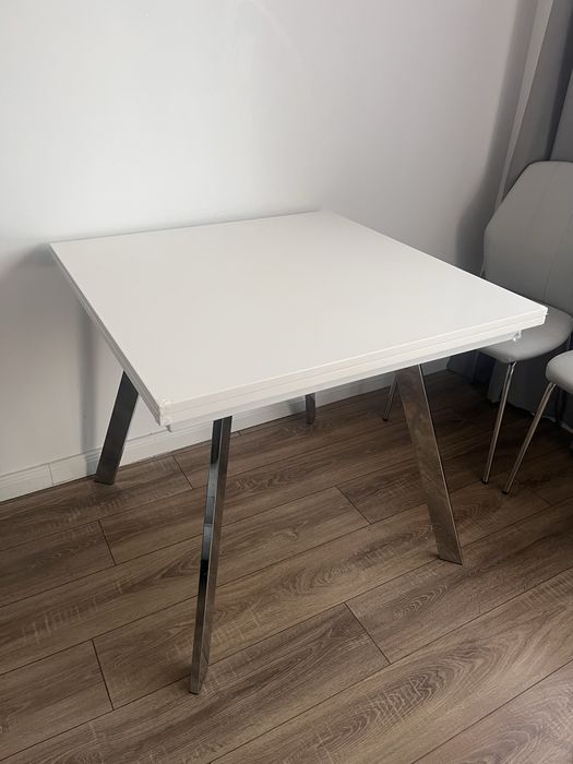 Set masa extensibila de dining cu 4 scaune