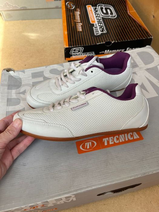 Продам кроссовки новые