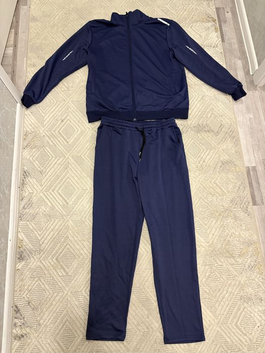 Продам спортивный костюм