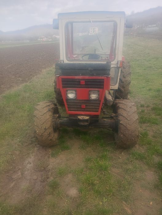 Vând tractor 4x4