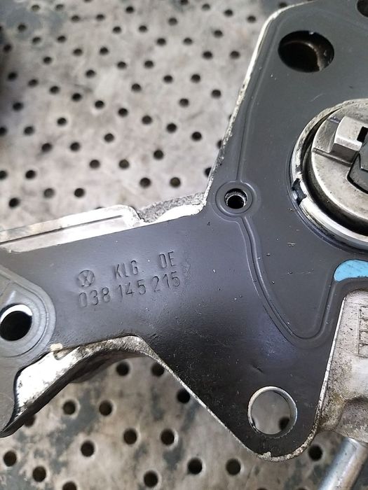 Pompa vacuum 1.9 tdi vw touran 1t 038145215 038145209f