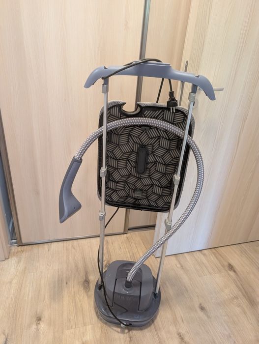 Aparat de calcat cu abur steamer Electrolux Refine 700