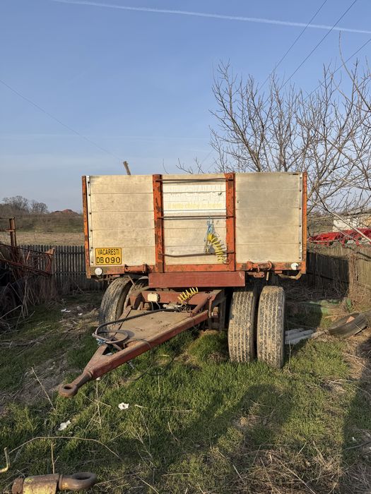 Vand remorca pe arcuri !