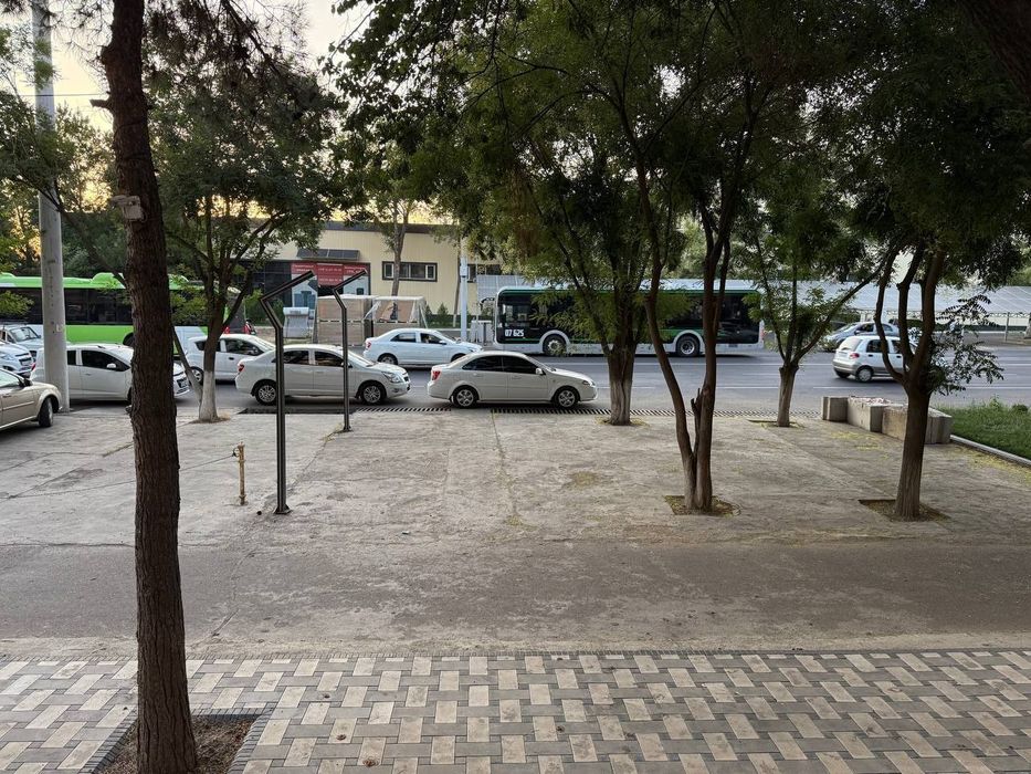 Нежилое вдоль дороги