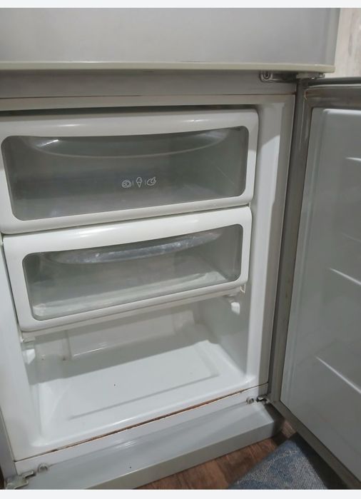 Продам большой холодильник