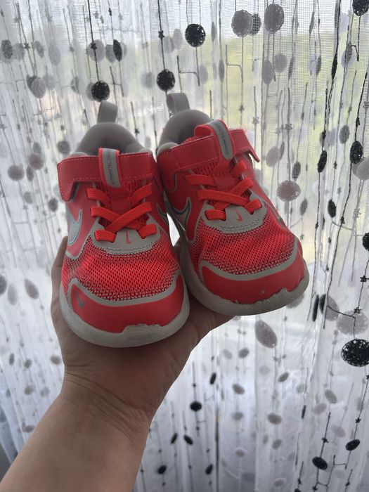 Adidasi Nike marimea 26