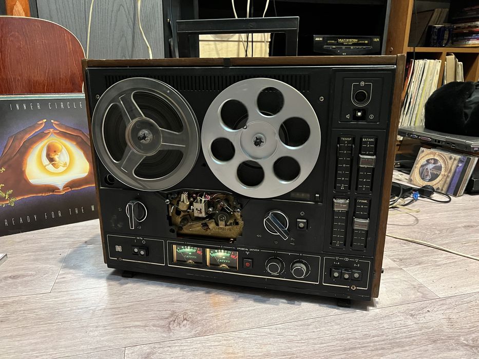 Катушечный магнитофон Сатурн