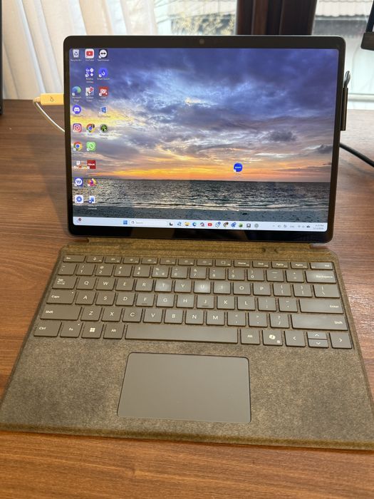 Surface Pro 11 X-Elite, garantie inca 1 an, negru