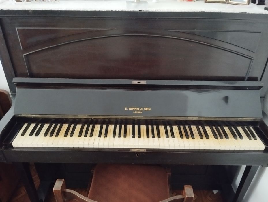 Продавам  Акустично пиано "E. Rippin & Son, London"