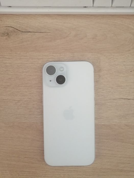 Продавам iPhone 15 128gb