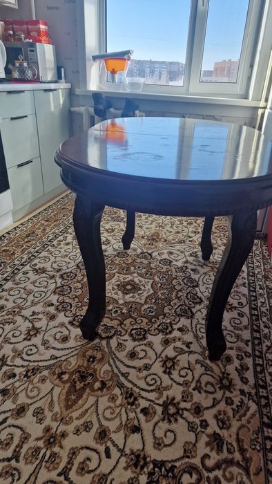 Продам стол красное дерево