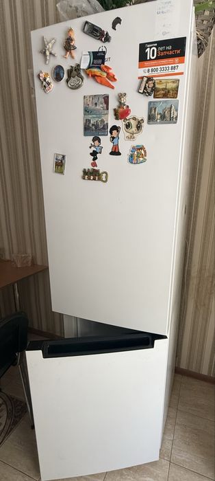 Холодильник Indesit 2 м б/у, рабочий, торг