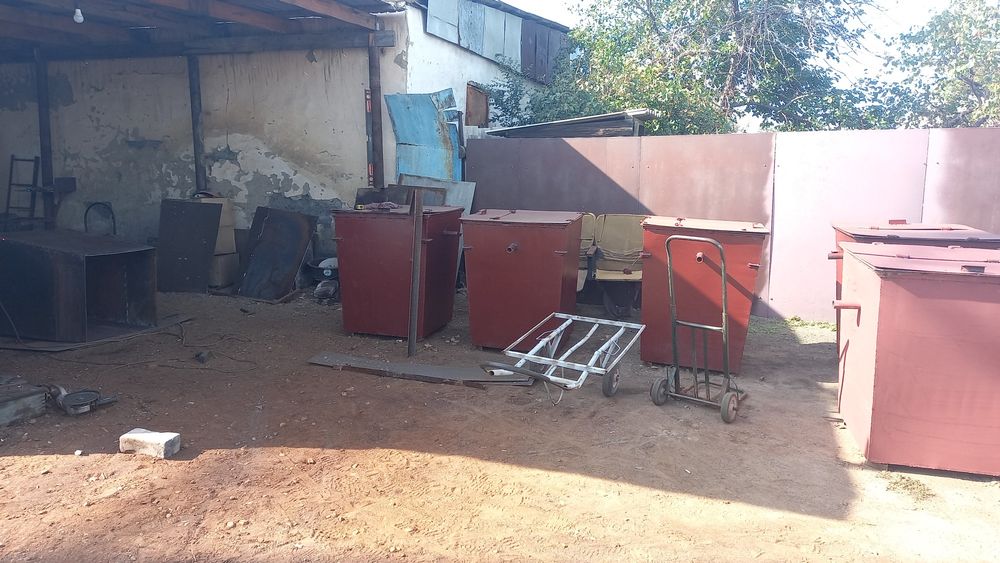 Продам срочно мусорный бак контейнер