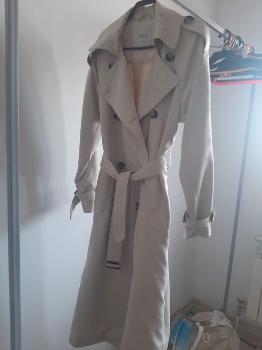 Продам тренч светло бежевый
