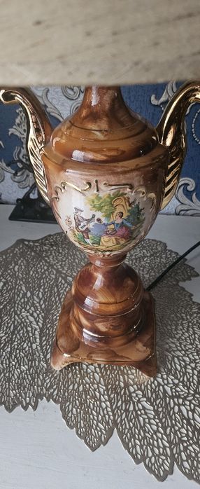 Продавам нощна лампа.