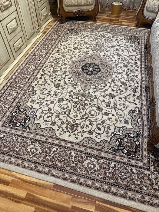 Ковер в отличном состоянии, 2/3 метра