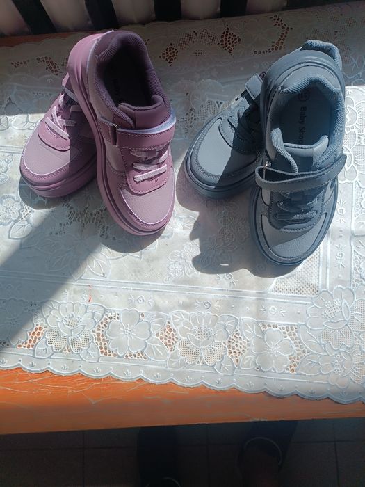 Продам детские кроссовки