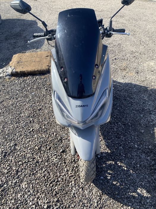 В продаже мопед Макси скутер