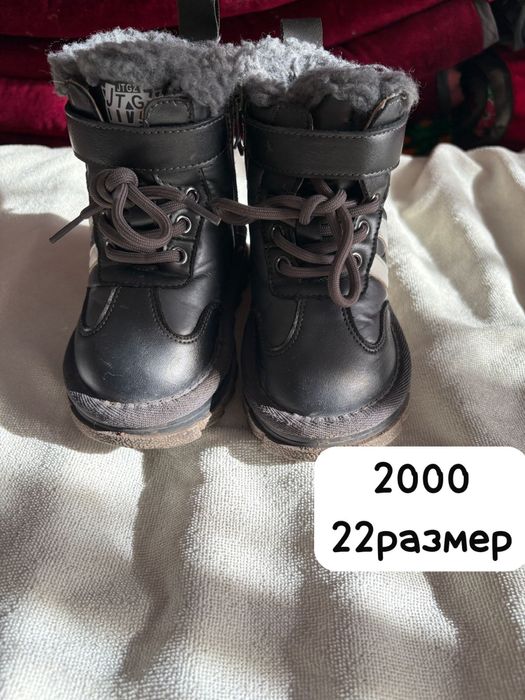 продается обувь и шапочка для девочки