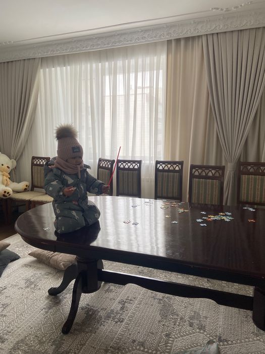 Продам стол из красного дерева