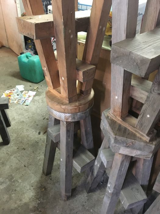 Дървени маси и столове
