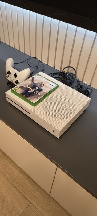 Xbox One S + 1 controller
