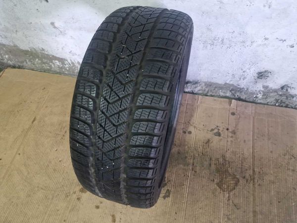 1 брой Pirelli R17 215/45/ 
зимна гуми 
DOT3918