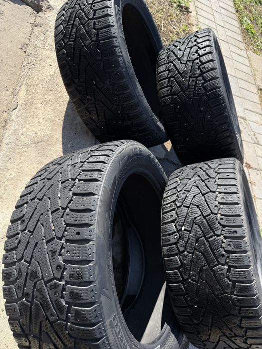 Продам шины зима 235/45/17