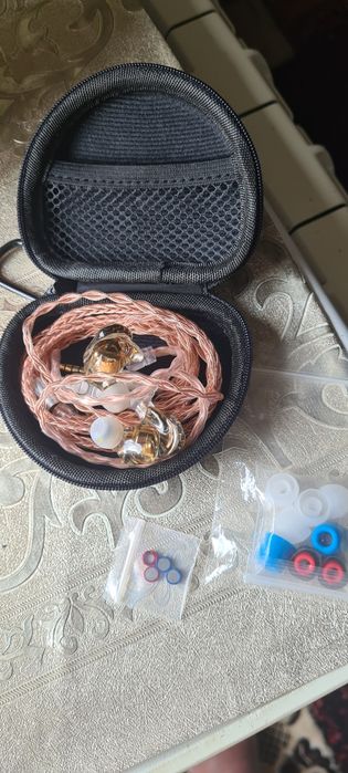 Продам качественные,  мощные наушники