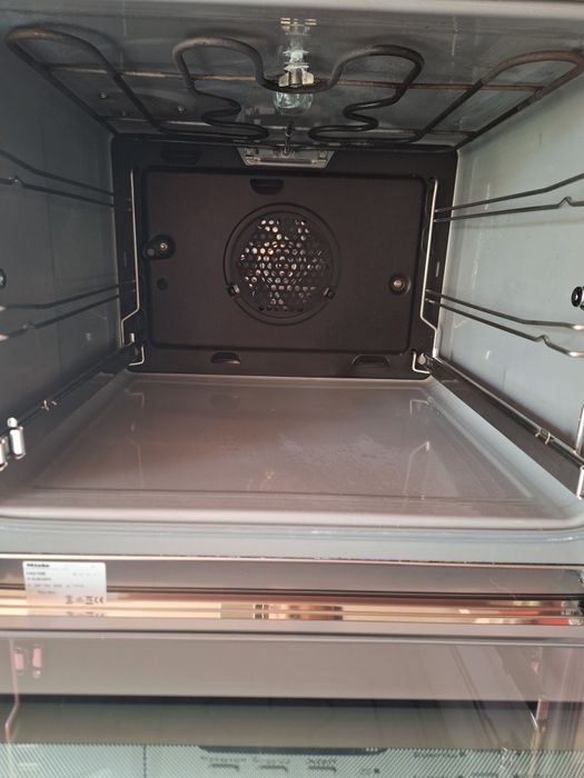 Фурна "Miele"H4215B-за вграждане