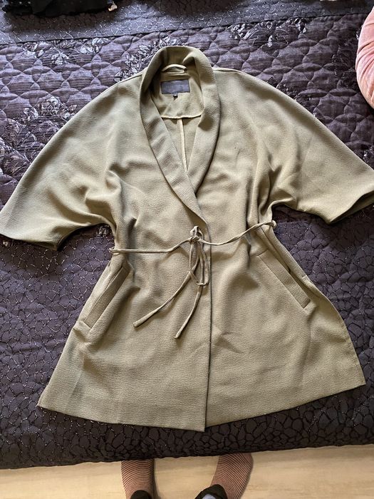 Дамски якета и манта по 10 лв