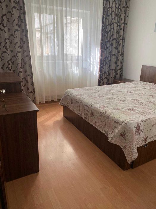 Inchiriez apartament 3 camere,cu loc de parcare