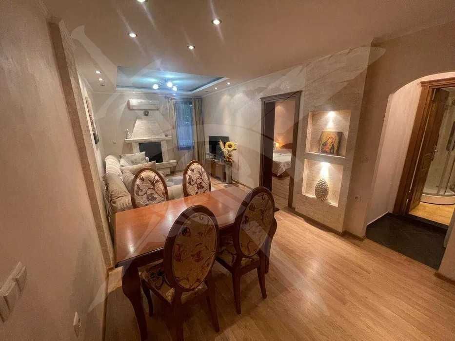 Продава се Тристаен апартамент в Бургас, Възраждане - 110 кв.м за 2364 €/кв.м - Снимка #8