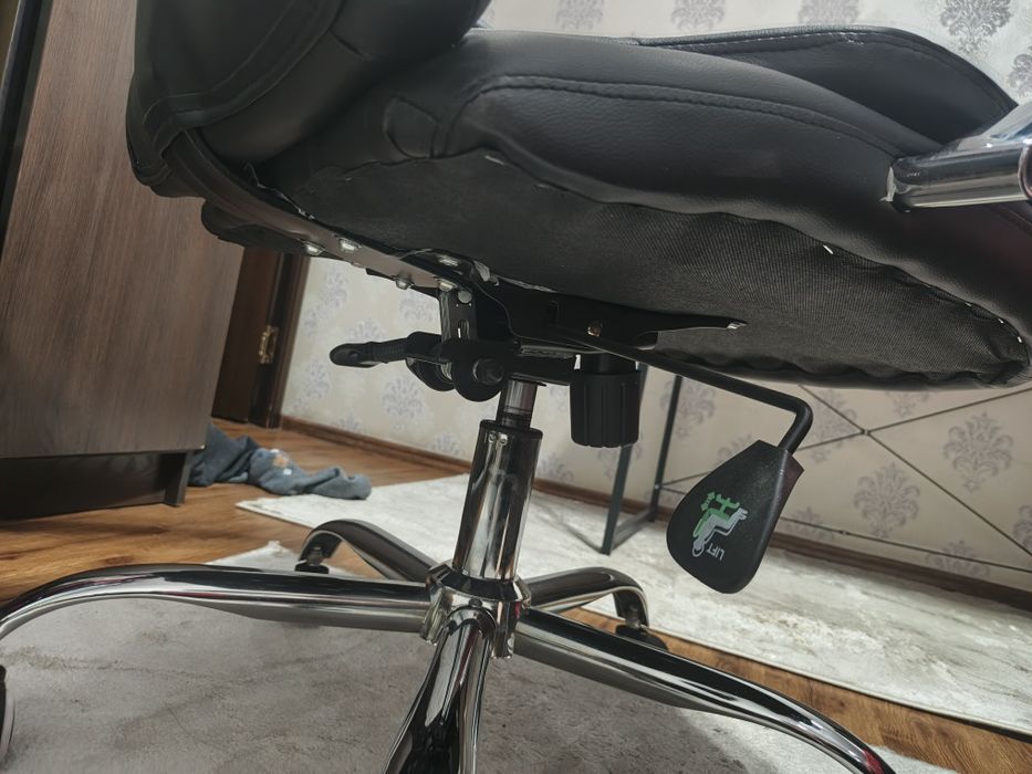 Kreslo stul yumshoq, sifatili, yangi