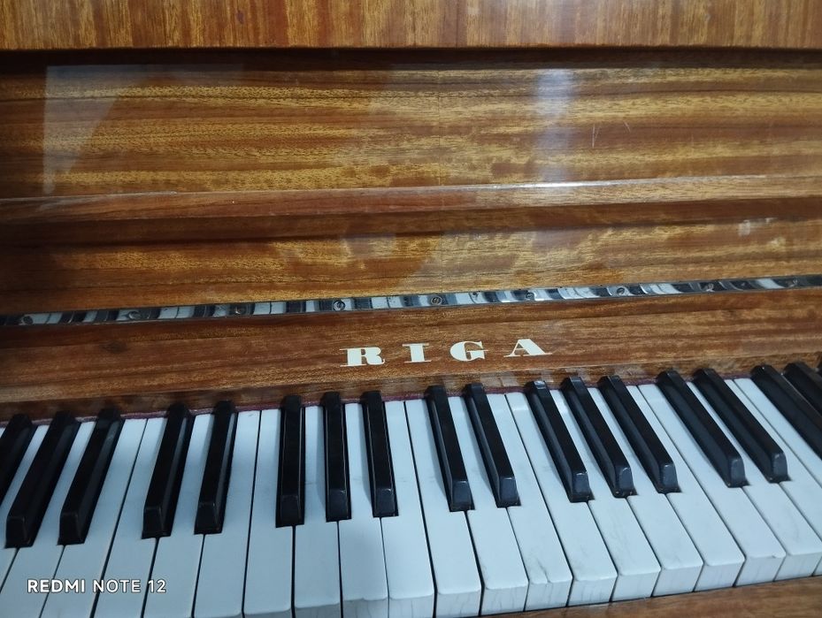 Srochna Pianino Riga sotiladi