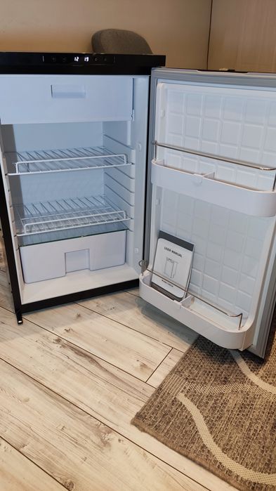 Компресорен хладилник на 12 v за кемпер, каравана,лодка, яхта