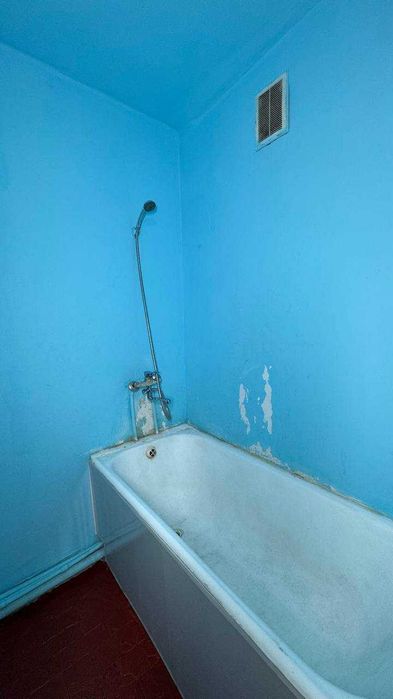 Киргили Гулшан магазини 2 қаватда 2 хонали квартира сотилади. ID: 1467