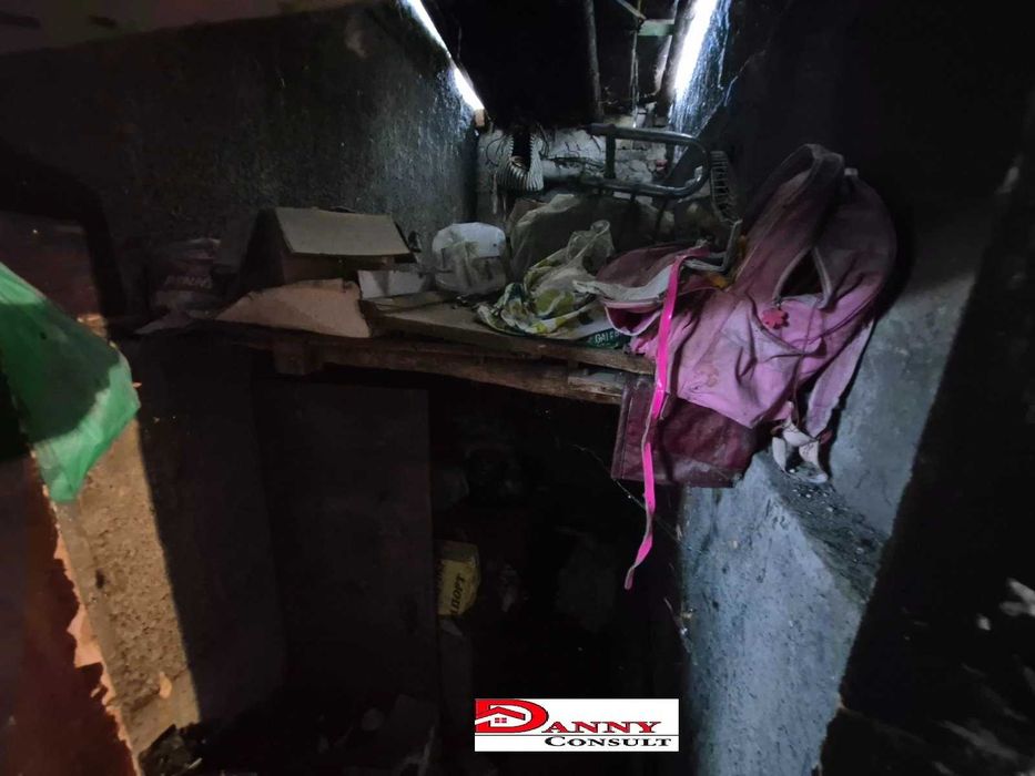 Къща с двор и гараж в гр. Павликени