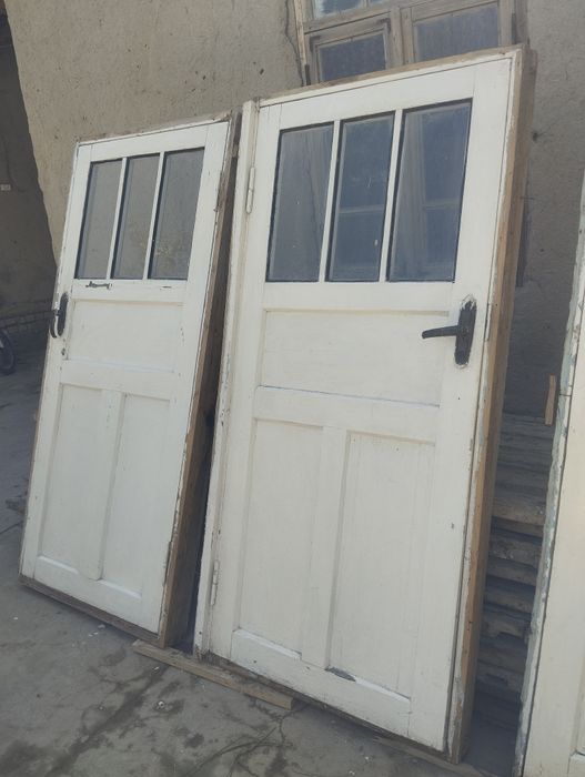 Eshik va derazalar sotiladi