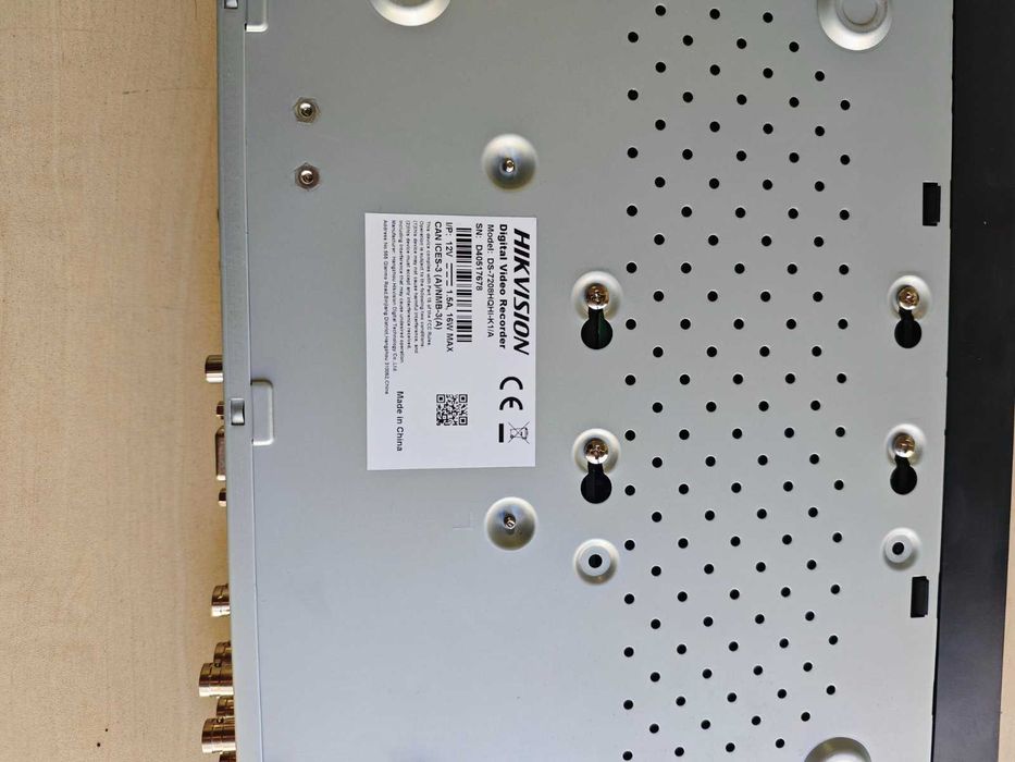 DVR DS-7208HQHI-K1 Hikvision 8 канален + 4IP камери.