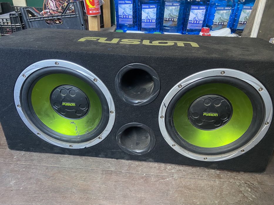 Продам сабвуфер качает нормально