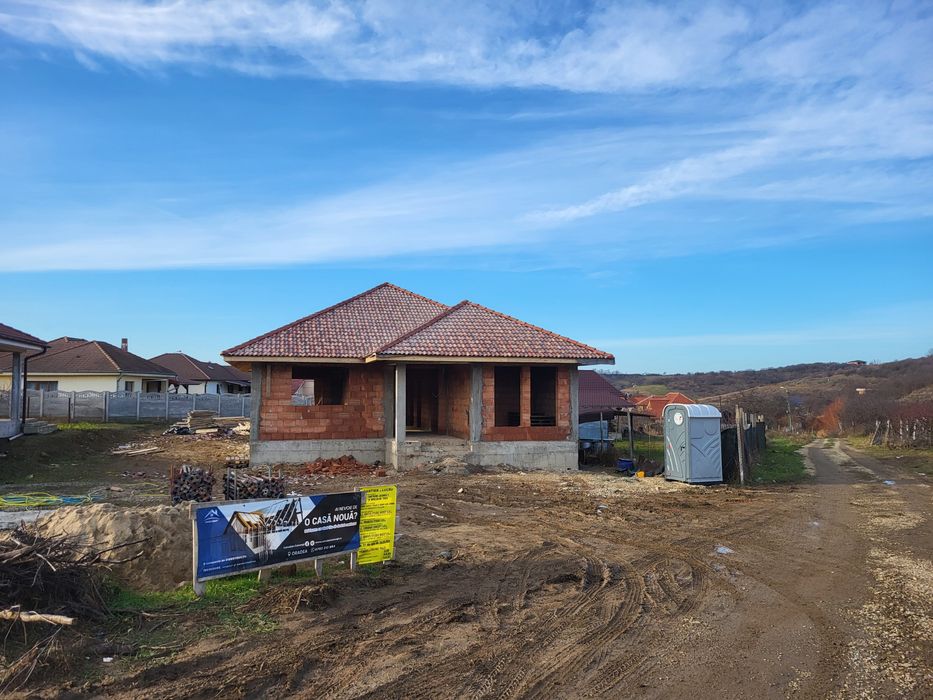Construim casa la roșu